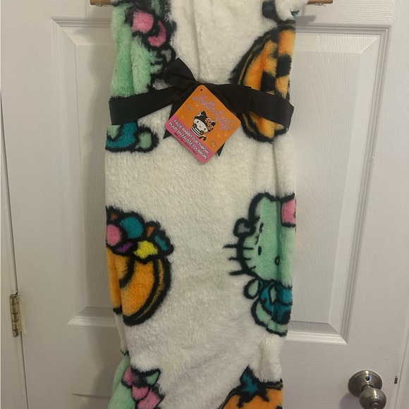 Hello Kitty Fleece Blanket - Picture 1 of 2